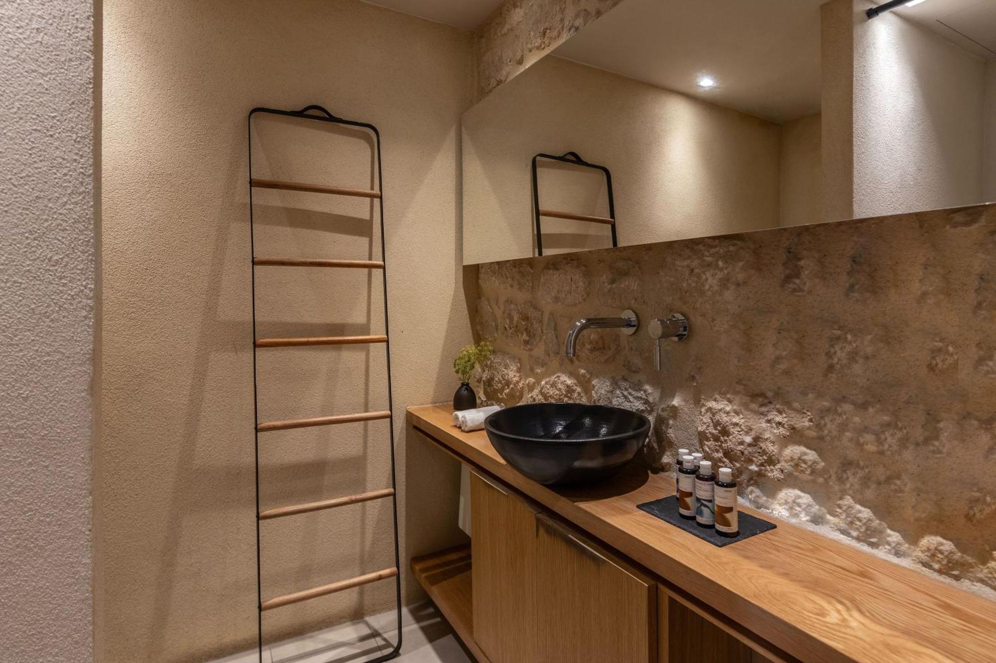 Korona Boutique Hotel Oitilon Luaran gambar